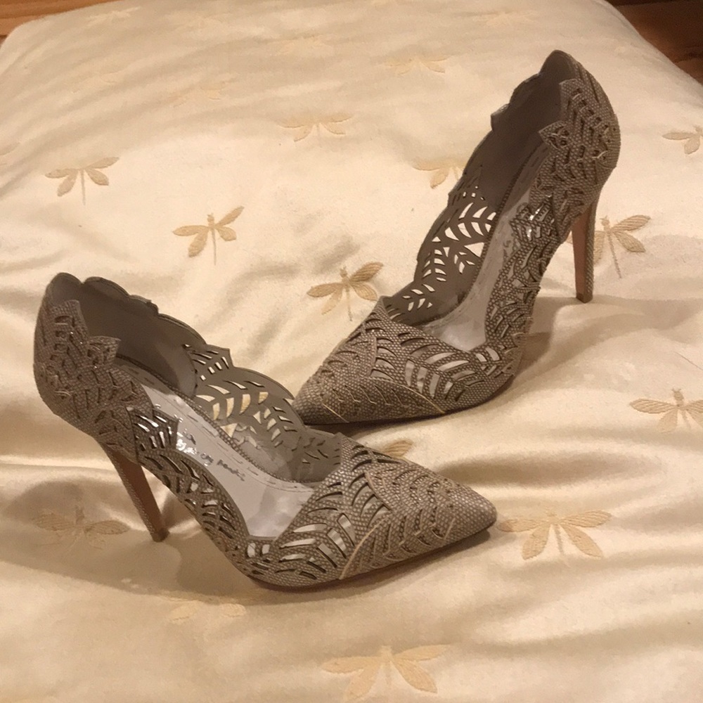 Alice & Olivia Tan Skin Cutout Party Pump